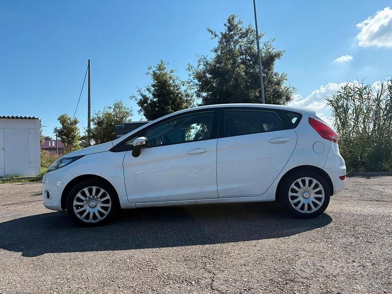 Usata Ford Fiesta 75 CV (55 kW) 2011 Bianco Berlina