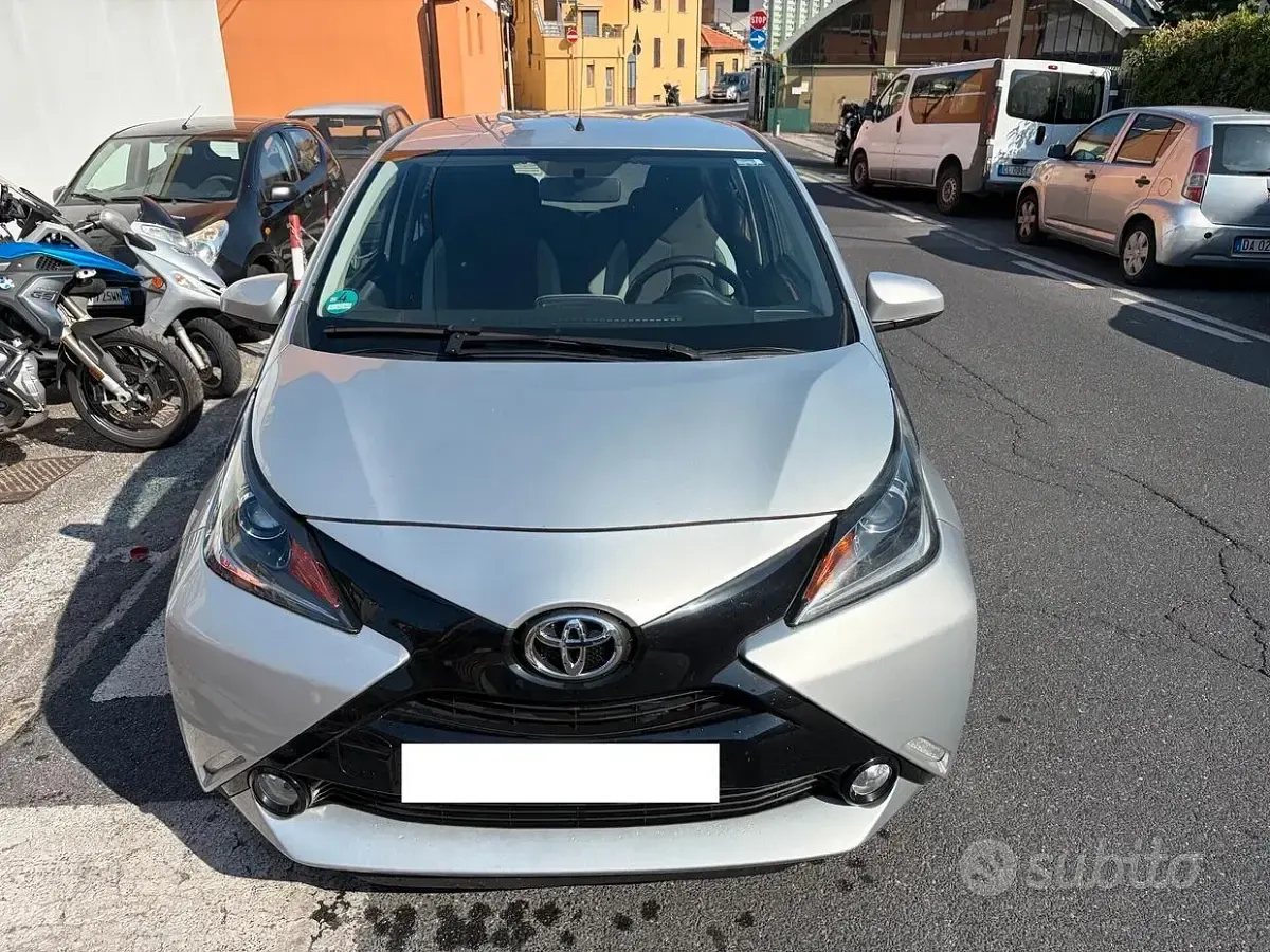 Usata Toyota Aygo X-play 69 CV (50 kW) 2016 Grigio Utilitaria