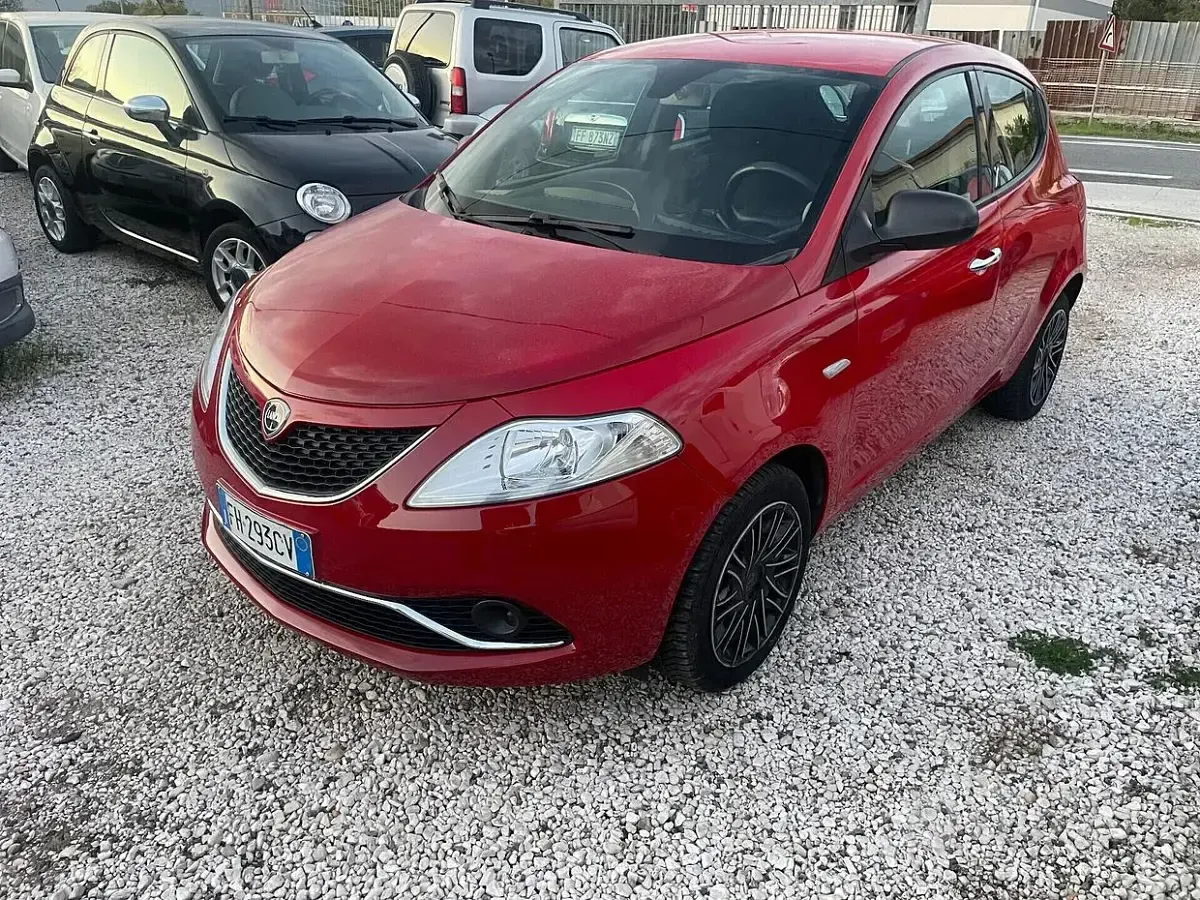 Usata Lancia Ypsilon 95 CV (69 kW) 2017 Rosso Utilitaria