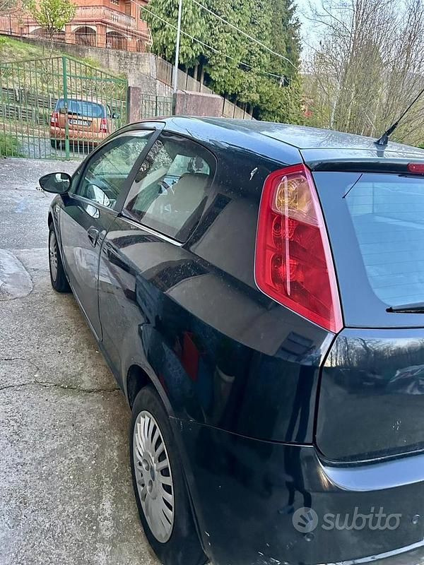 Usado Fiat Grande Punto 65 HP (47 kW) 2006 Preto Citadino