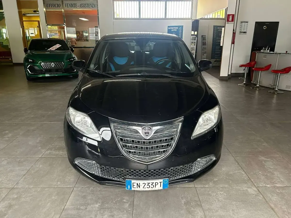Usata Lancia Ypsilon Gold 69 CV (50 kW) 2012 Nero Utilitaria