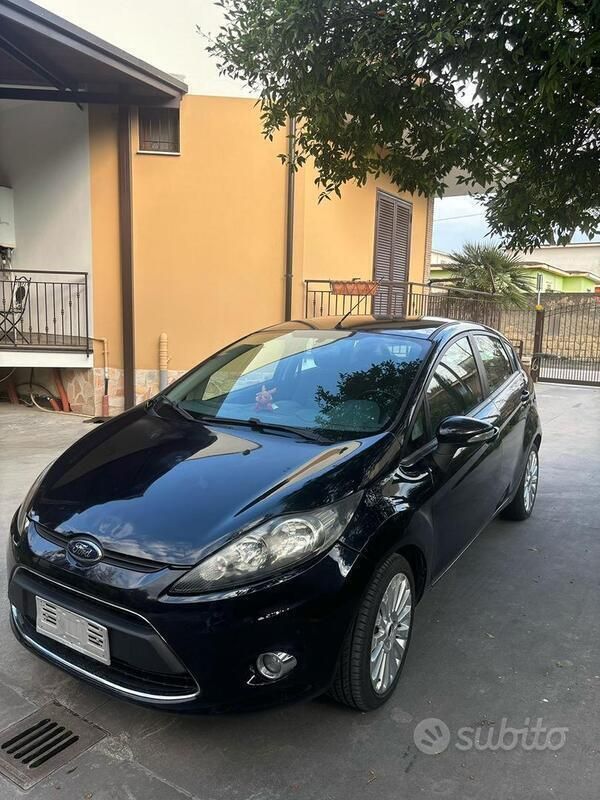Usata Ford Fiesta 96 CV (70 kW) 2011 Nero Utilitaria
