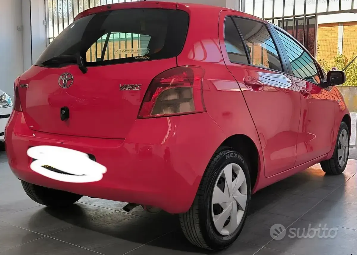 Usata Toyota Yaris Sol 69 CV (50 kW) 2007 Rosso Utilitaria