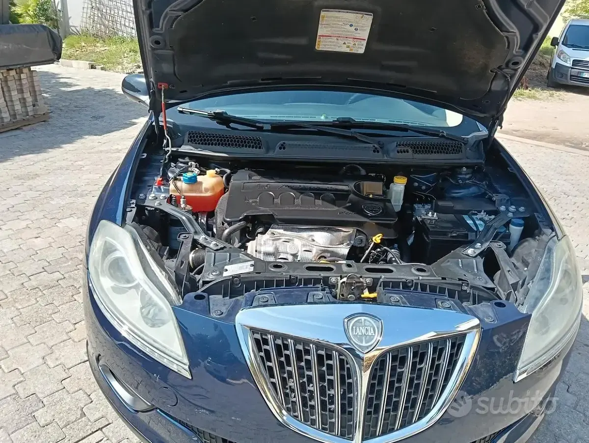 Usata Lancia Delta 105 CV (77 kW) 2010 Blu Utilitaria