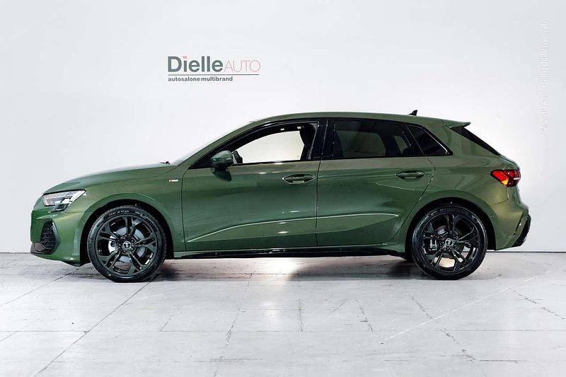 Nuova Audi A3 S-Line 150 CV (110 kW) 2025 Verde distretto metallizzato Coupé
