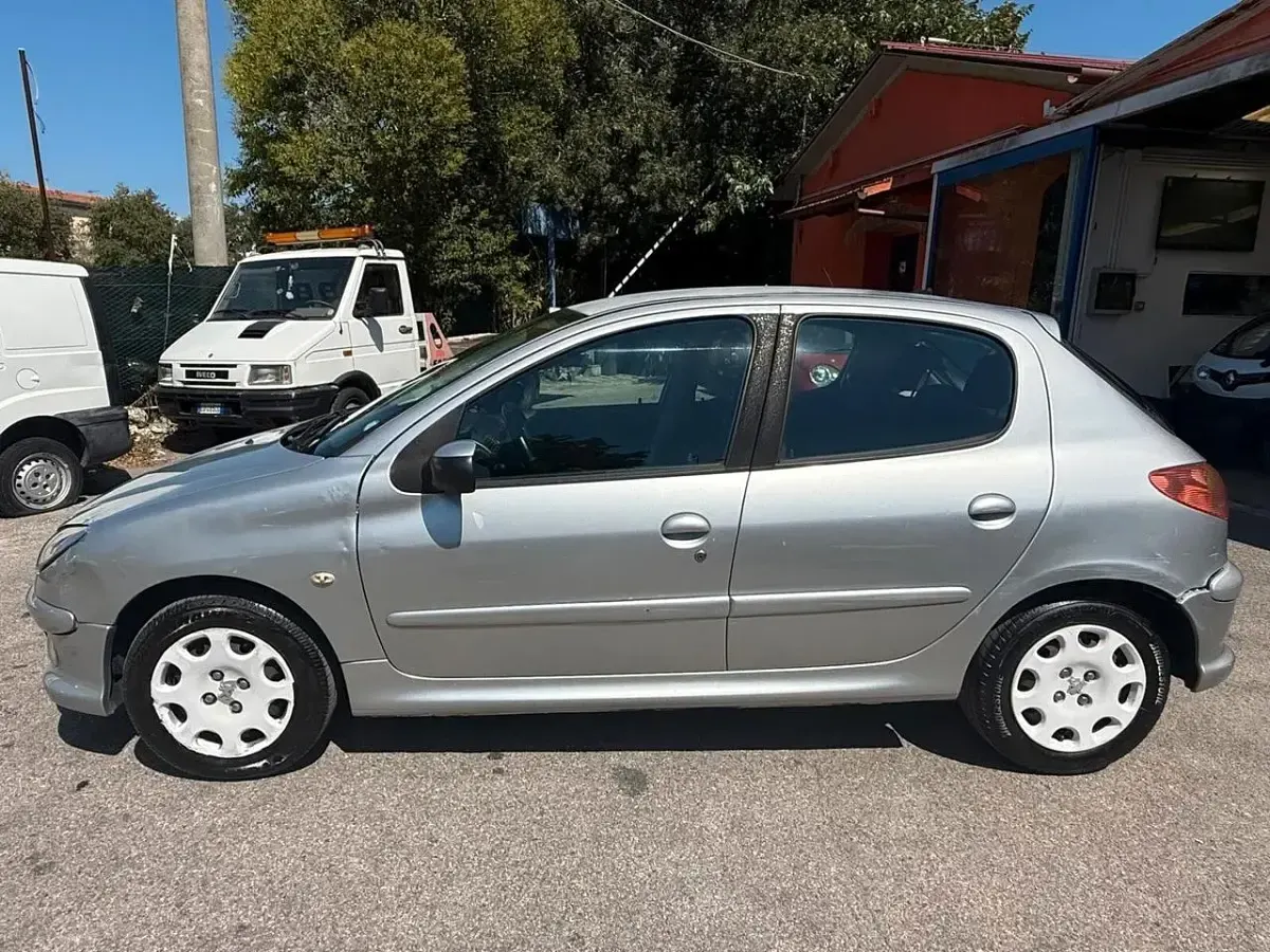Usata Peugeot 206 75 CV (55 kW) 2006 Argento Berlina
