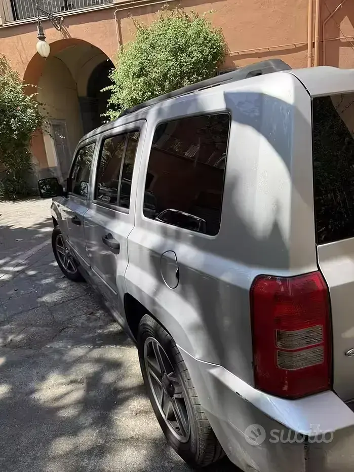 Usata Jeep Patriot 140 CV (102 kW) 2009 Grigio SUV