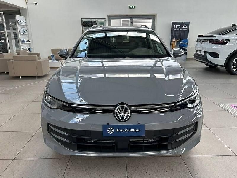 Usata VW Golf VIII Life 150 CV (110 kW) 2024 Moonstone grey Station wagon