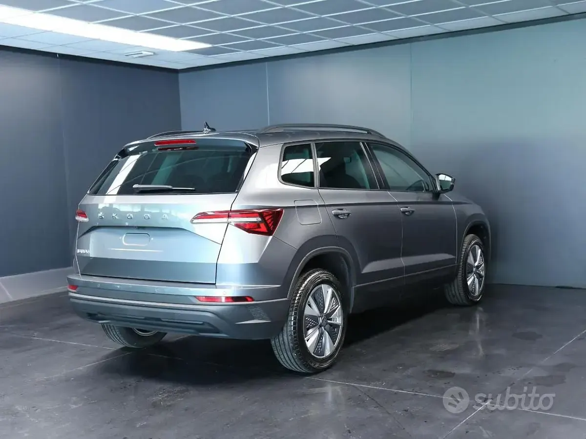 Usata Skoda Karoq Executive 116 CV (85 kW) 2024 Grigio SUV