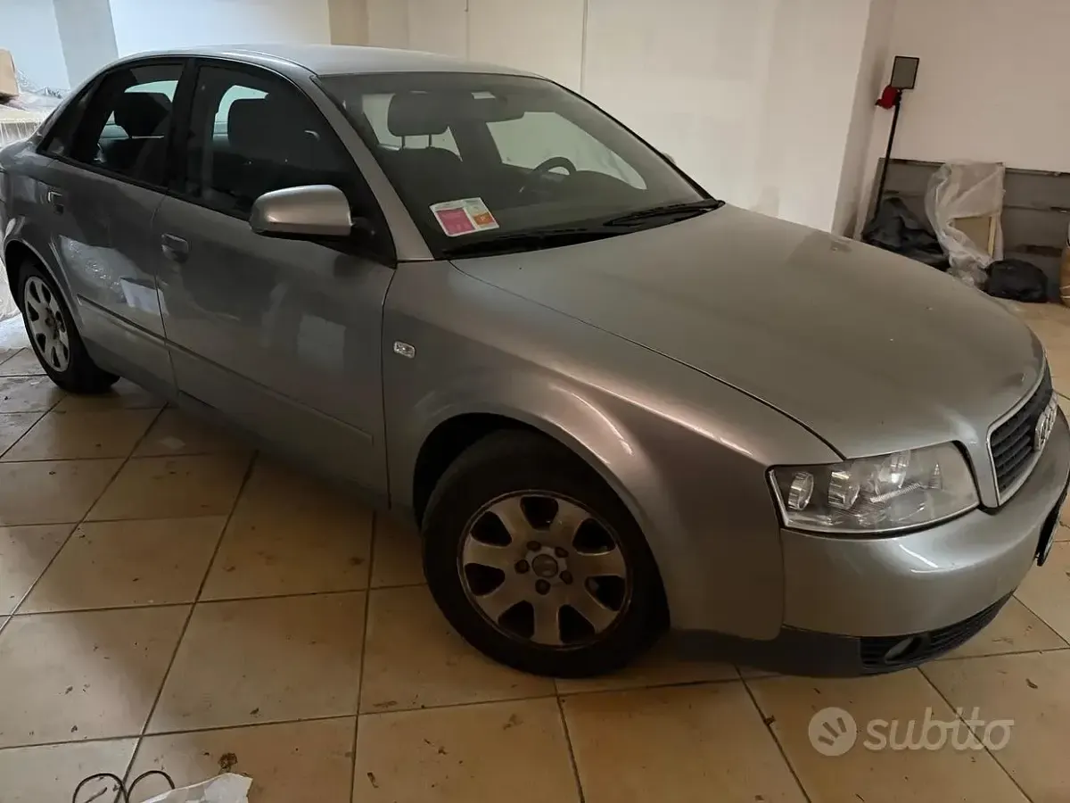 Usata Audi A4 101 CV (74 kW) 2003 Grigio Berlina