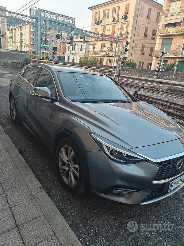 Usata Infiniti Q30 Premium 2018 Grigio Berlina