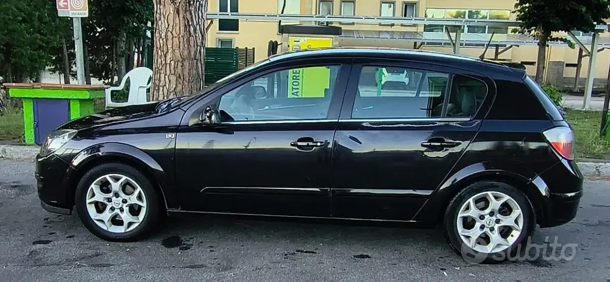 Usata Opel Astra 60 CV (44 kW) 2004 Nero Berlina