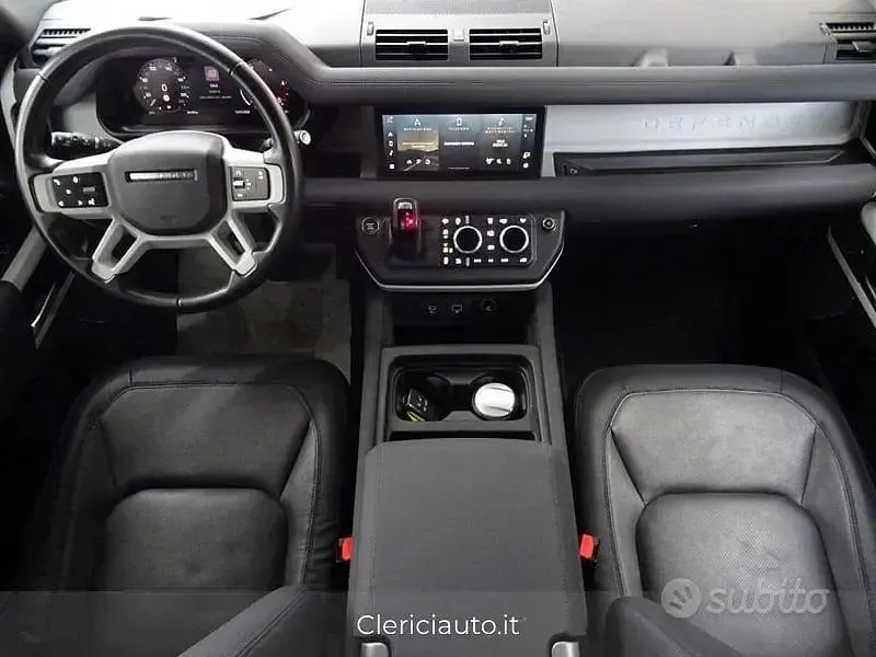 Usata Land Rover Defender SE Dynamic 249 CV (183 kW) 2023 Grigio SUV