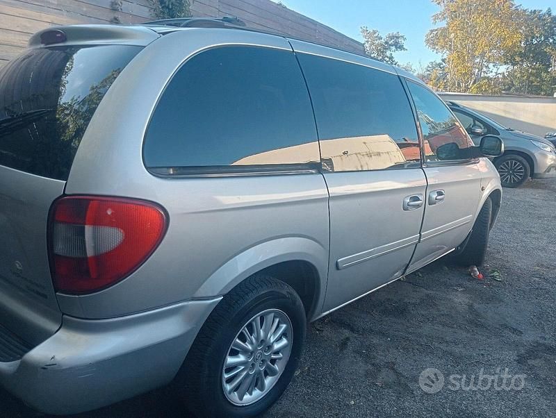 Usata 2008 Chrysler Voyager Monovolume | 2950 € (Buon prezzo) - Immagine 1/4