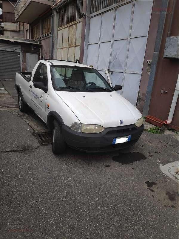 Usata Fiat Strada 69 CV (50 kW) 2001 Bianco Pick-up