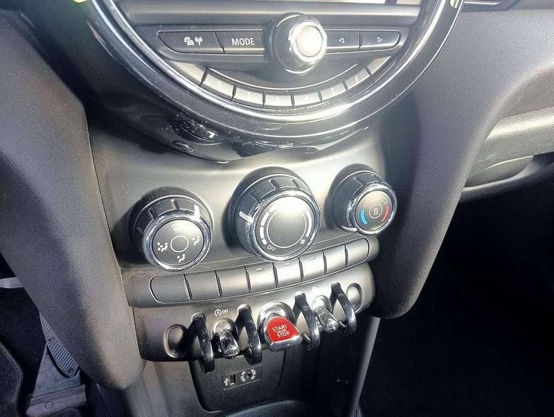 Usata Mini ONE 75 CV (55 kW) 2018 Nero Utilitaria