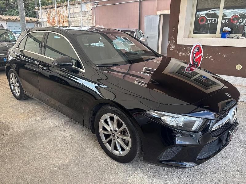 Usata Mercedes A180 116 CV (85 kW) 2019 Nero Berlina