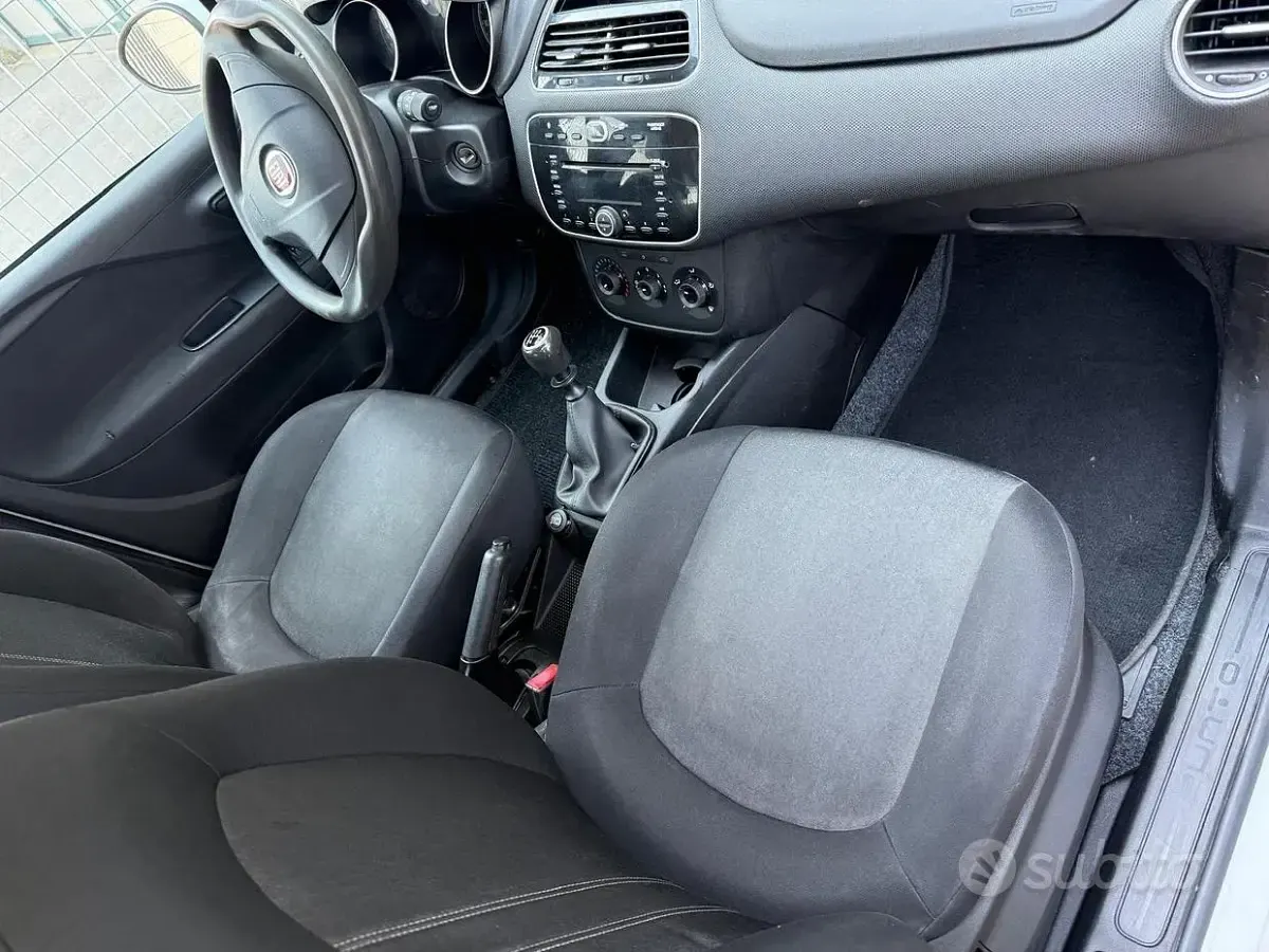 Usata Fiat Punto 69 CV (50 kW) 2016 Bianco Utilitaria