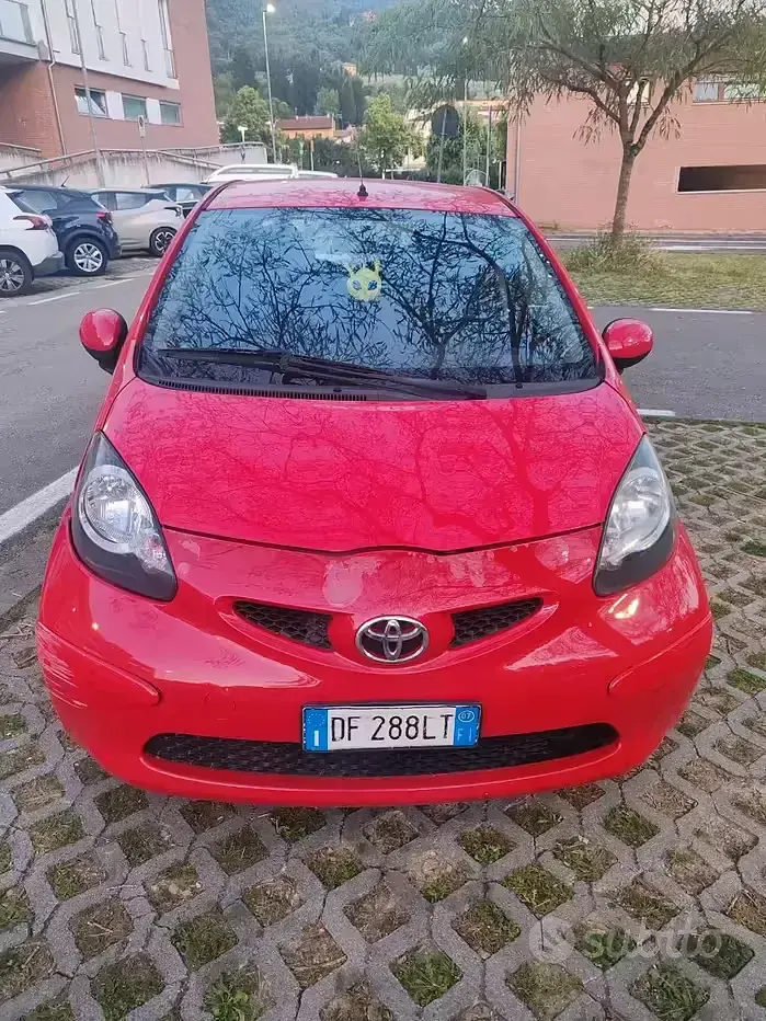 Usata Toyota Aygo 68 CV (50 kW) 2007 Rosso Utilitaria