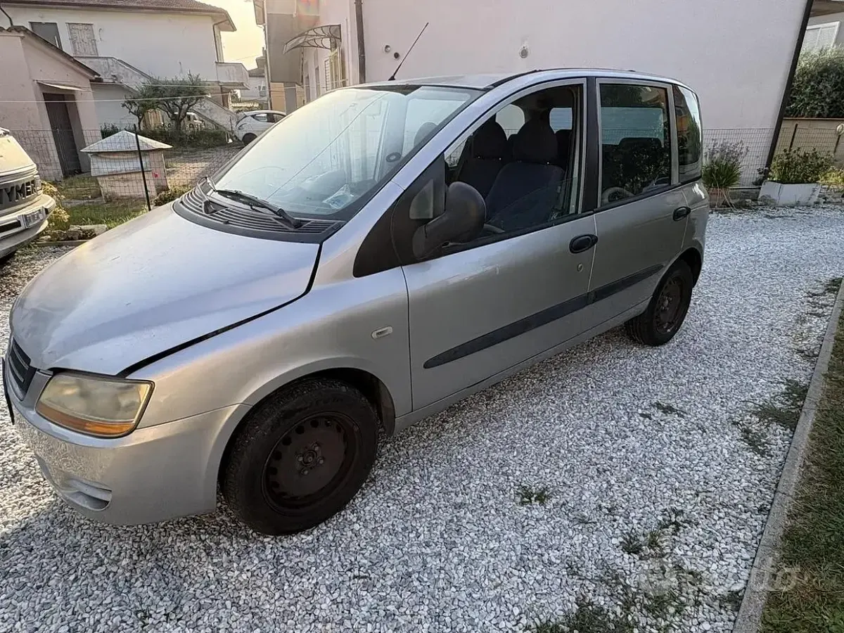 Usata Fiat Multipla 103 CV (75 kW) 2005 Grigio Monovolume