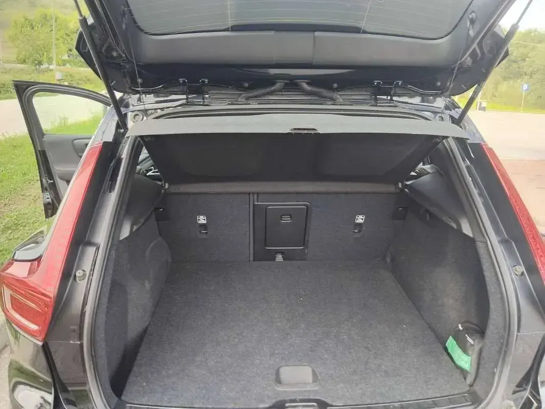 Usata Volvo XC40 Core 80 kW (109 CV) 2022 Nero SUV