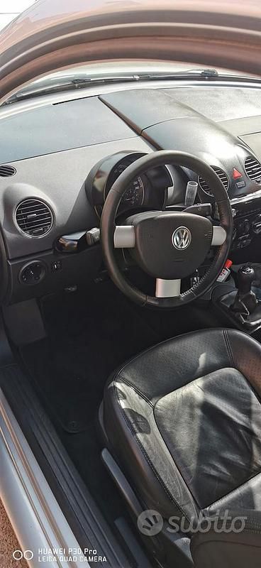Usata VW New Beetle 105 CV (77 kW) 2007 Grigio Utilitaria