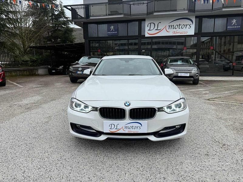 Usata BMW 318 Sport Line 143 CV (105 kW) 2013 Bianco Berlina