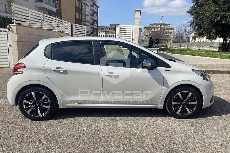 Usata Peugeot 208 Signature Sky 83 CV (61 kW) 2019 Bianco Utilitaria