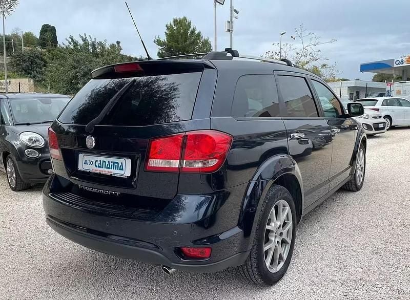 Usata Fiat Freemont 140 CV (102 kW) 2013 Blu SUV