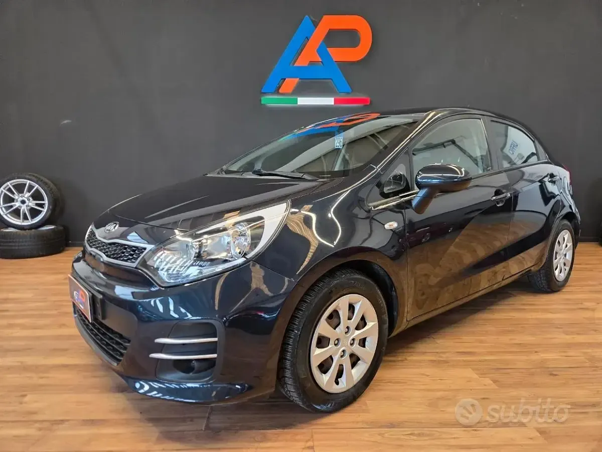 Usata Kia Rio 75 CV (55 kW) 2015 Grigio Berlina