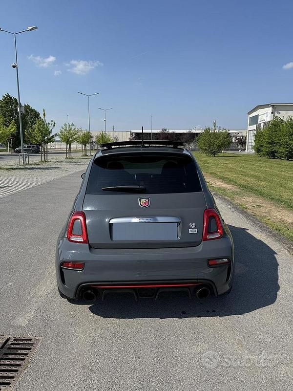 Usata Abarth 695 165 CV (121 kW) 2017 Grigio Utilitaria