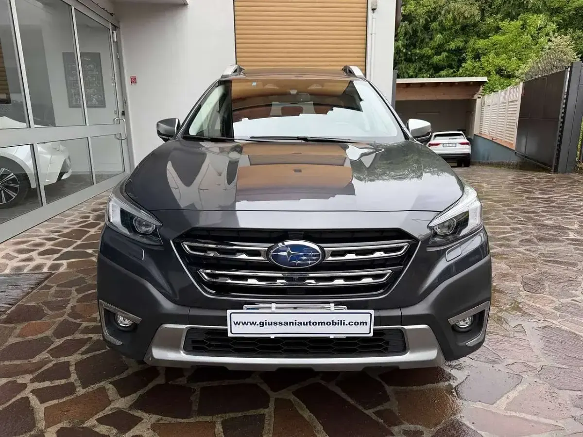 Usata Subaru Outback Premium 169 CV (124 kW) 2022 Grigio Station wagon