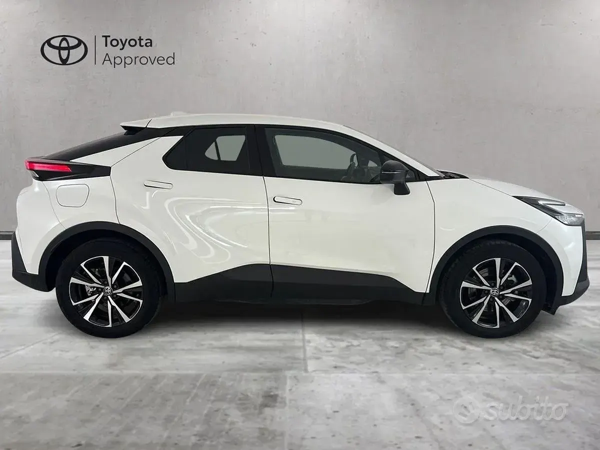 Usata Toyota C-HR Eco 151 CV (111 kW) 2025 Bianco SUV