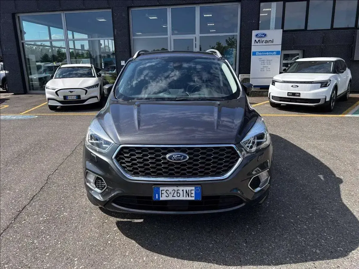 Usado Ford Kuga Vignale 150 CV (110 kW) 2019 Gris SUV