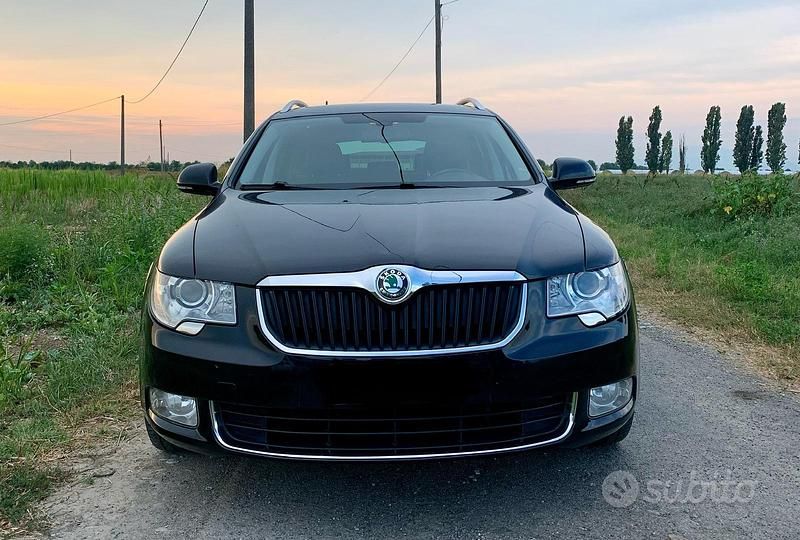 Usata Skoda Superb Elegance 140 CV (102 kW) 2013 Nero Station wagon