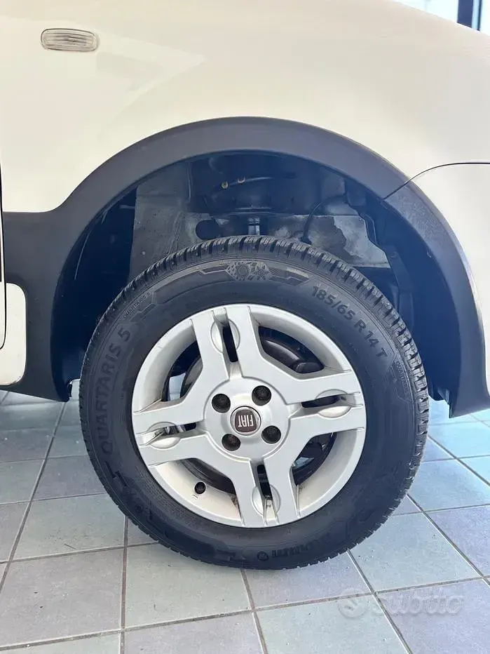 Second-hand Fiat Panda 4x4 75 CP (55 kW) 2012 Alb Hatchback