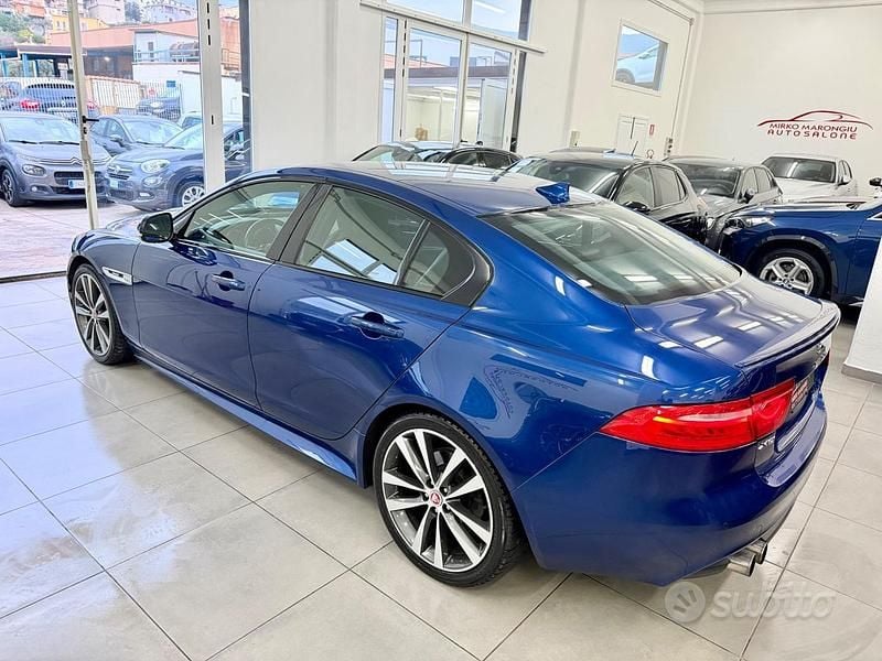 Usata Jaguar XE R-Sport 180 CV (132 kW) 2017 Blu Berlina
