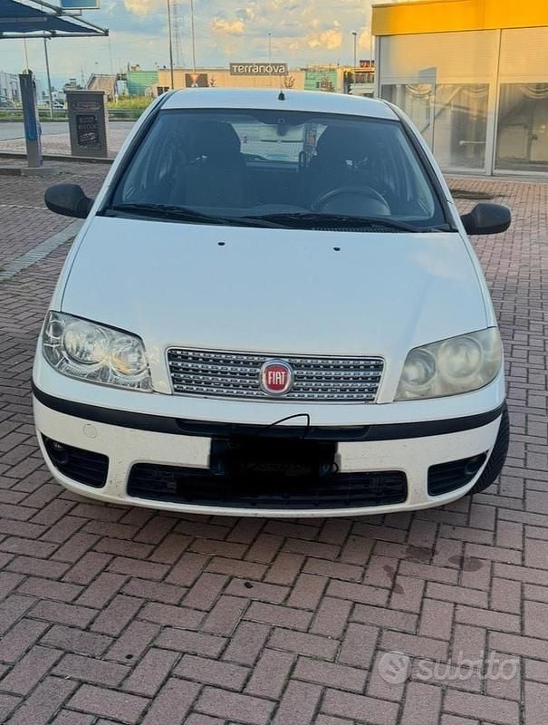 Usata Fiat Punto Dynamic 60 CV (44 kW) 2005 Bianco Utilitaria