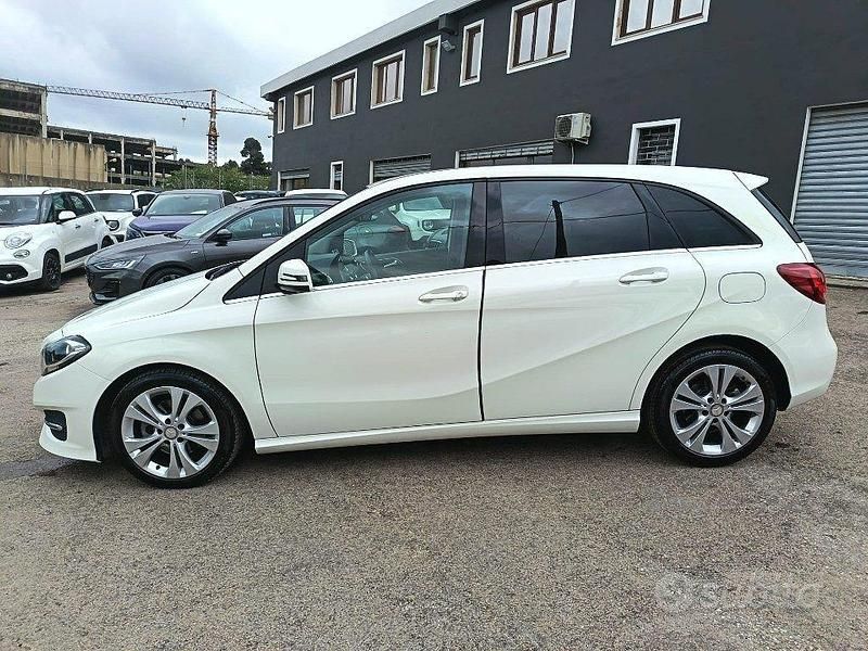 Käytetty Mercedes B200 136 HP (100 kW) 2016 Valkoinen Tila-auto