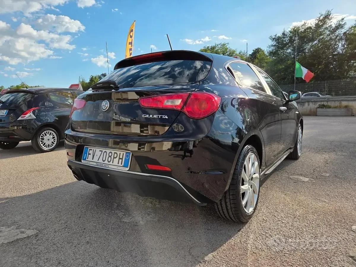 Usata Alfa Romeo Giulietta Super 120 CV (88 kW) 2019 Nero Utilitaria