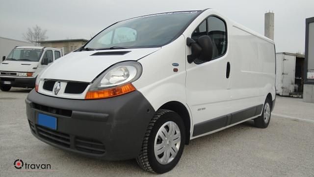 Usata Renault Trafic 101 CV (74 kW) 2006 Bianco pastello Monovolume