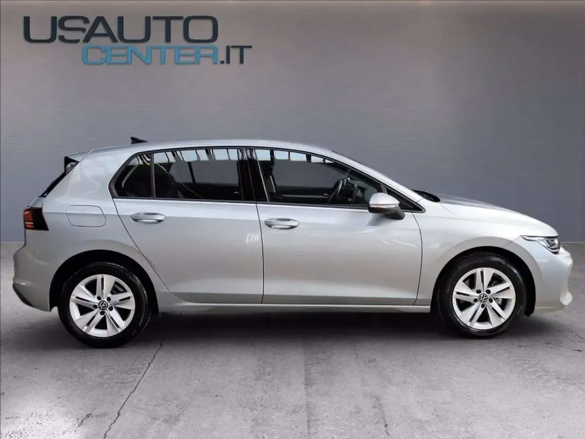 Usata VW Golf VIII Life 150 CV (110 kW) 2025 Dolomite silver metallizzato Berlina
