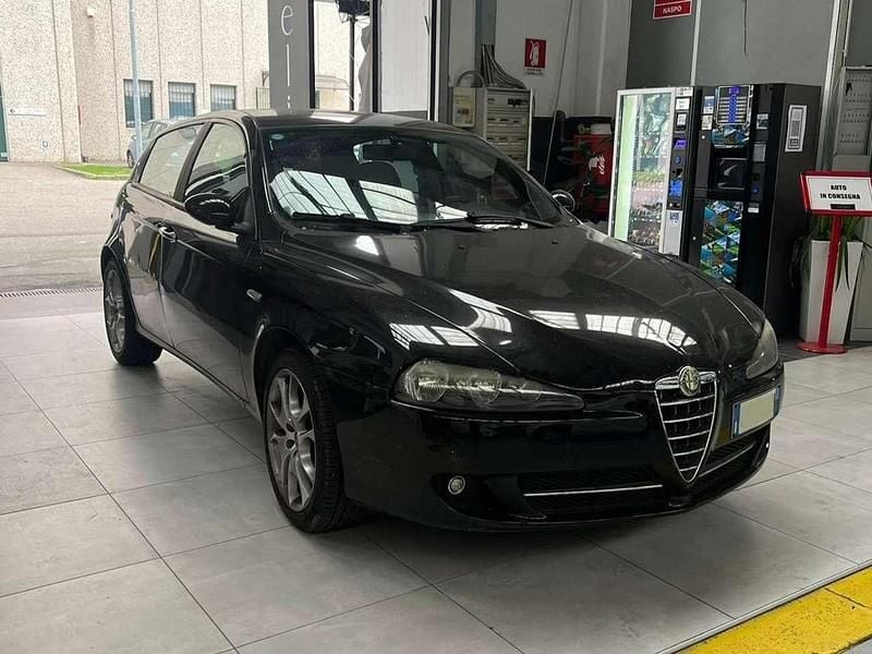 Usata Alfa Romeo 147 Distinctive 105 CV (77 kW) 2009 Nero Utilitaria