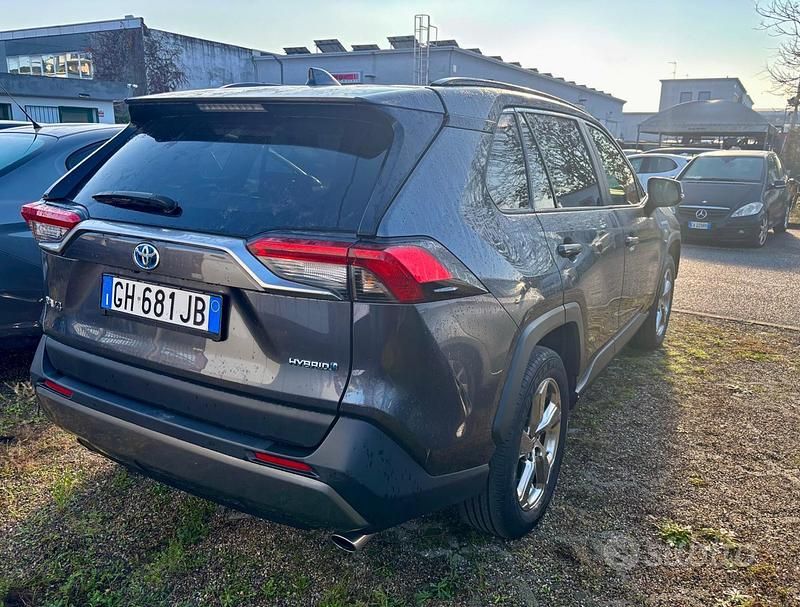 Usata Toyota RAV4 218 CV (160 kW) 2021 Grigio Station wagon