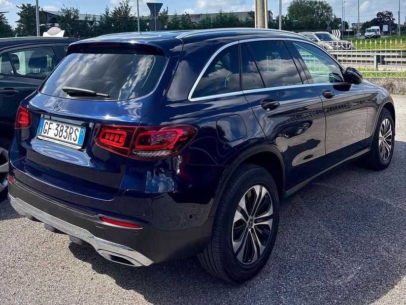 Usata Mercedes GLC300e 194 CV (142 kW) 2021 Blu/azzurro SUV