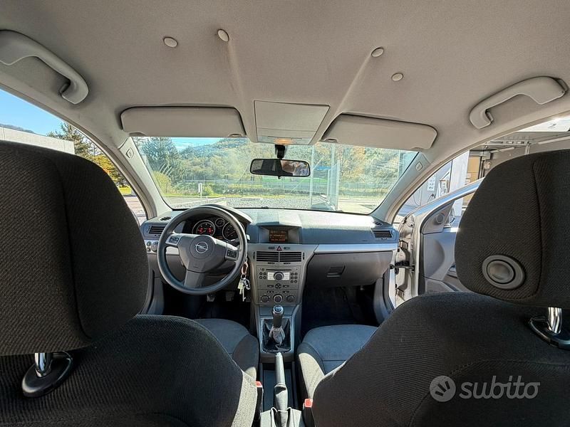 Usata Opel Astra 101 CV (74 kW) 2005 Grigio Station wagon