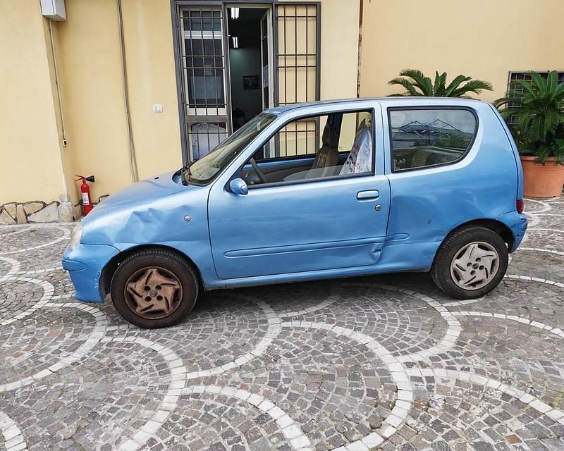 Usata Fiat 600 54 CV (39 kW) 2006 Blu Utilitaria
