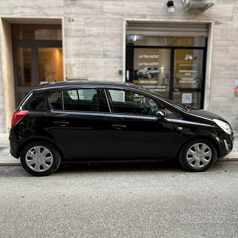Usata Opel Corsa Cosmo 86 CV (63 kW) 2011 Nero Utilitaria