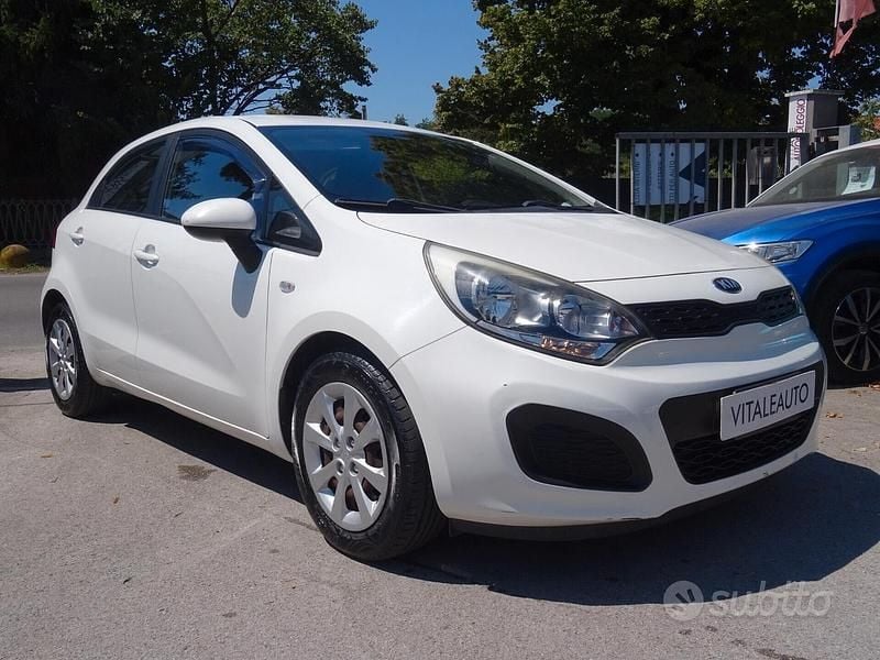 Usata Kia Rio Active 86 CV (63 kW) 2014 Bianco Berlina