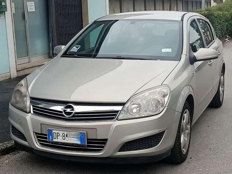 Usata Opel Astra Club 125 CV (91 kW) 2008 Grigio Berlina